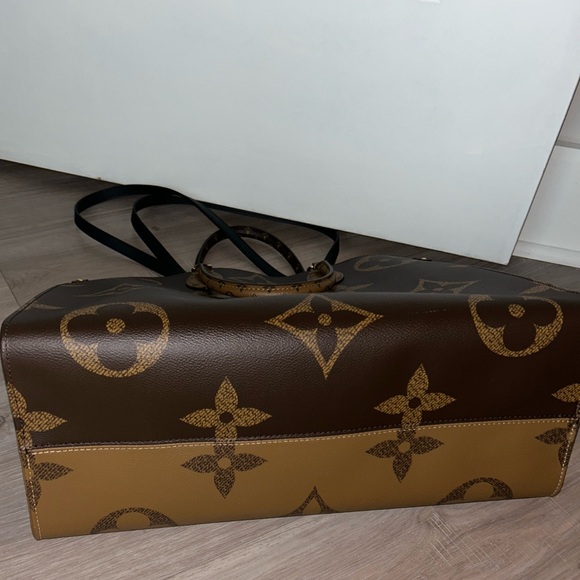 Louis Vuitton On The Go Tote GM - Picture 6 of 14
